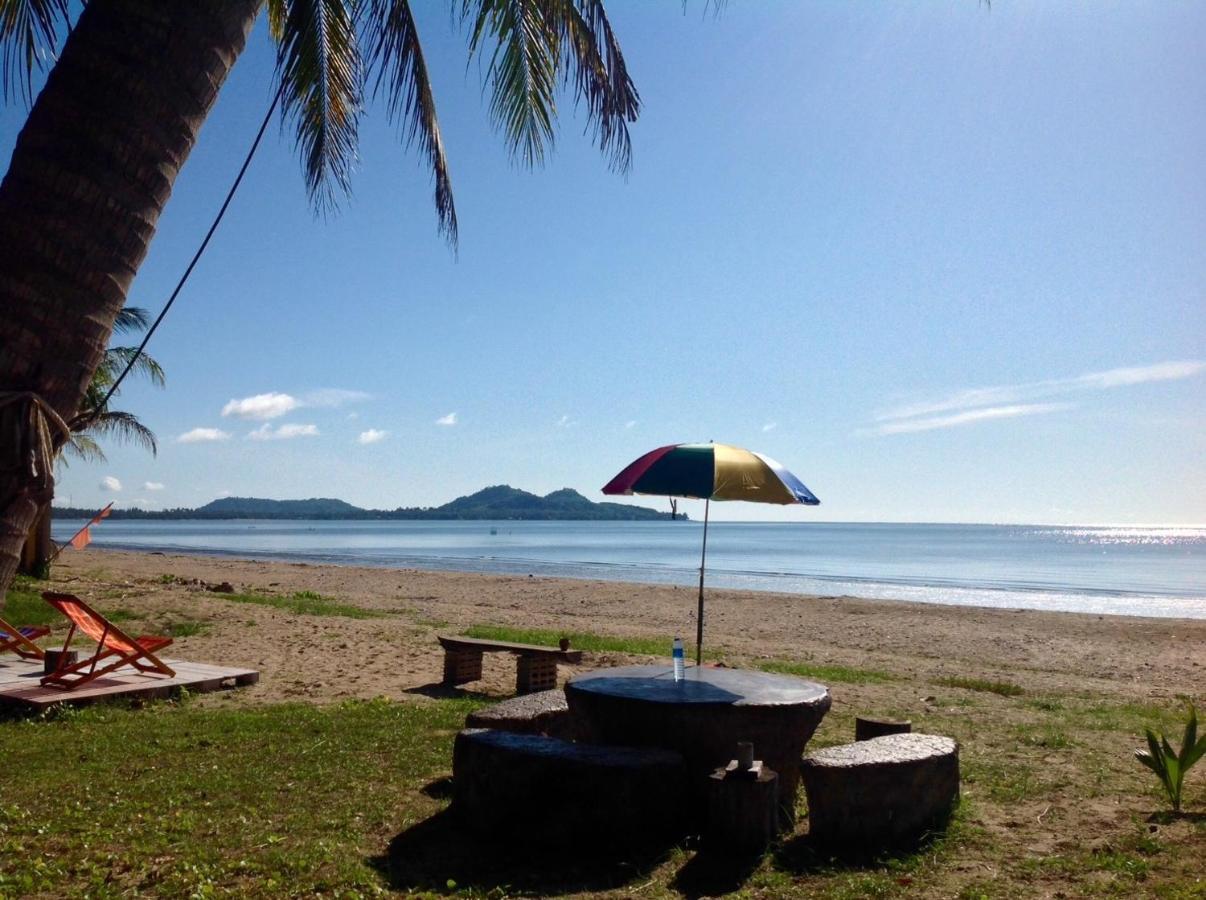 Ban Tawansongfa Hotel Lang Suan Екстериор снимка