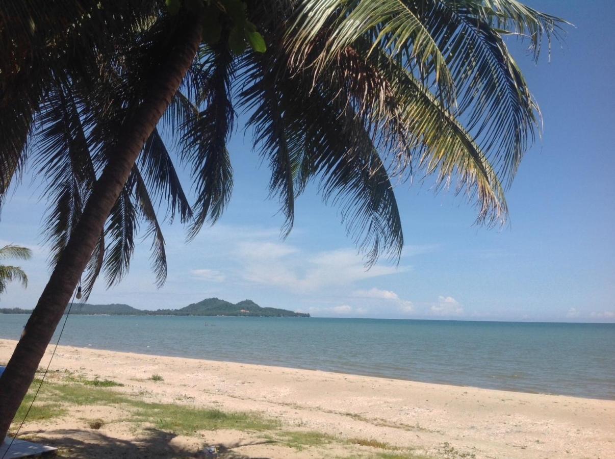 Ban Tawansongfa Hotel Lang Suan Екстериор снимка