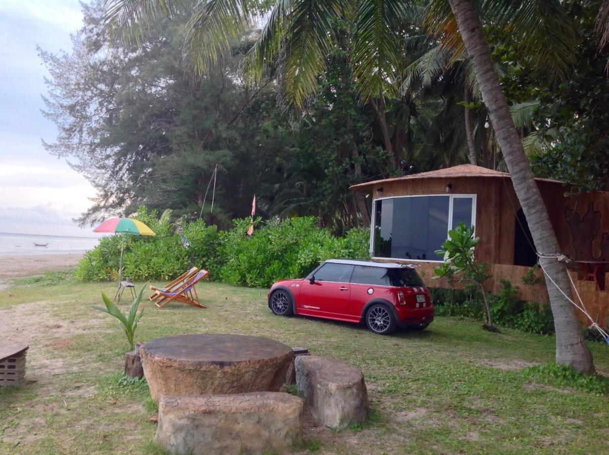 Ban Tawansongfa Hotel Lang Suan Екстериор снимка