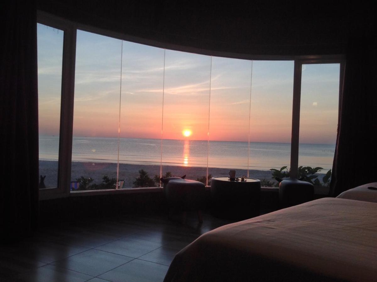 Ban Tawansongfa Hotel Lang Suan Екстериор снимка