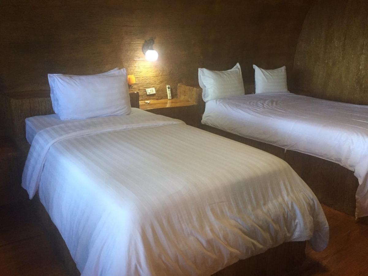 Ban Tawansongfa Hotel Lang Suan Екстериор снимка