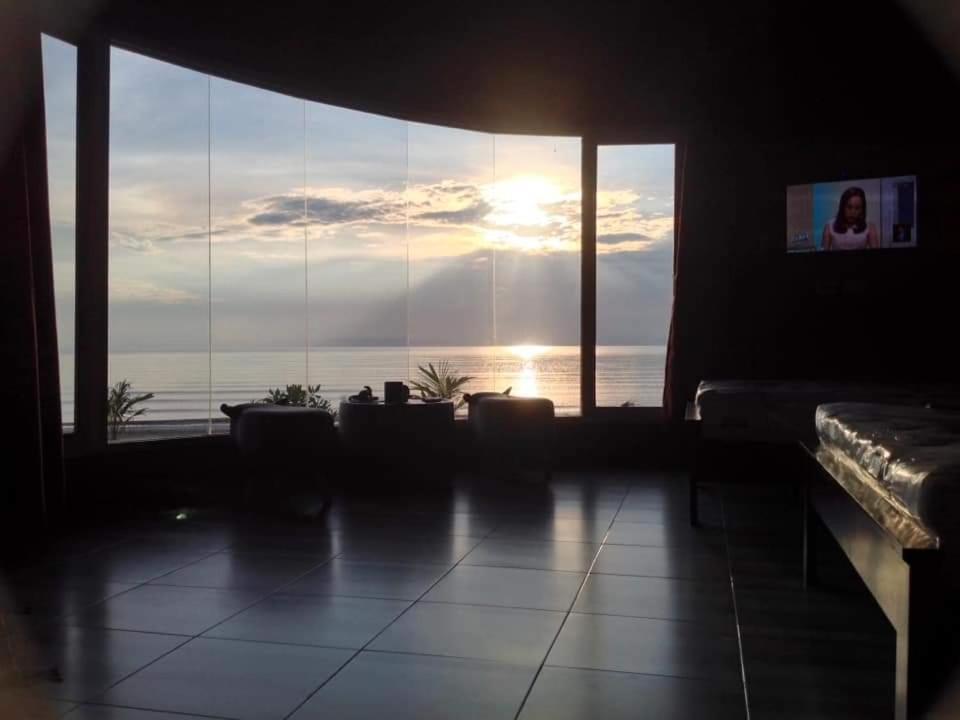 Ban Tawansongfa Hotel Lang Suan Екстериор снимка