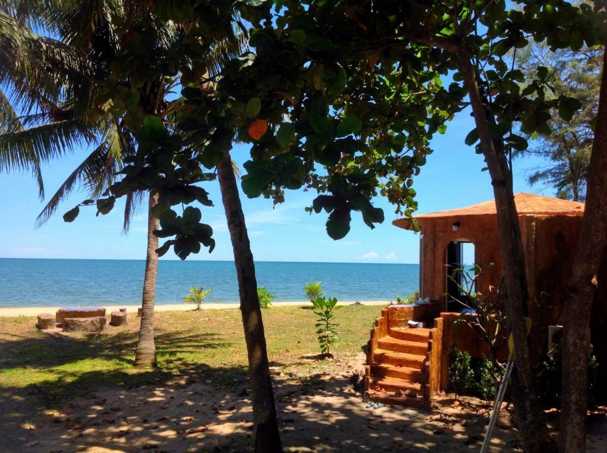 Ban Tawansongfa Hotel Lang Suan Екстериор снимка